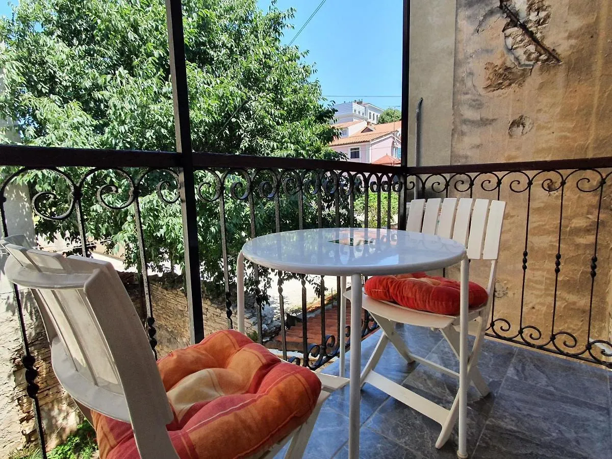 Apartment Tina Pula 0*,  Croatia