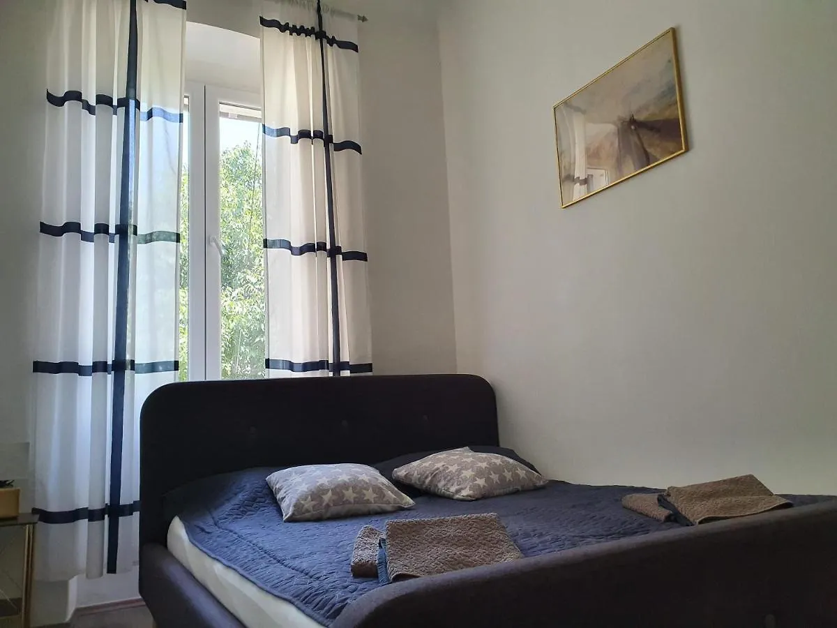Apartment Tina Pula 0*,  Kroatië